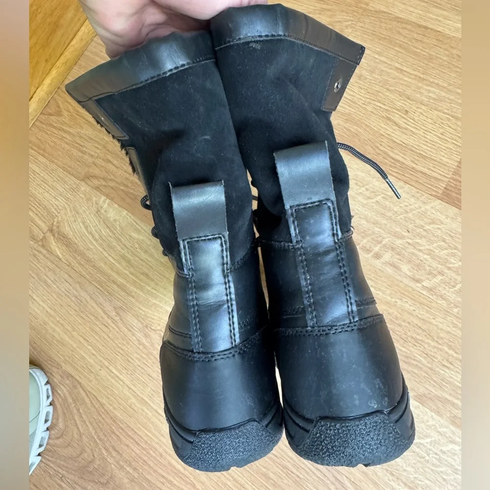 Sz 5 UGG Butte II -Lace up boot